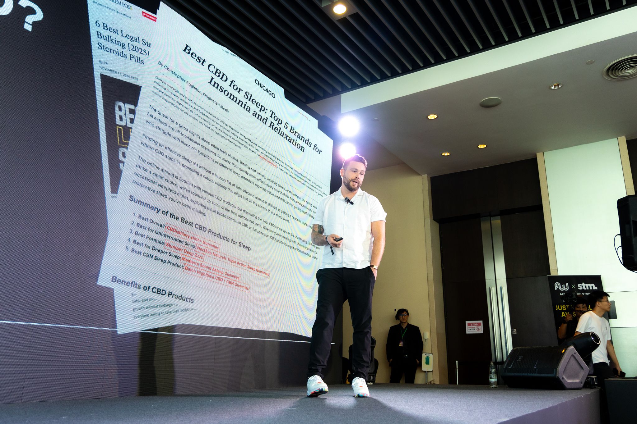 James Oliver presenting at Affiliate World Bangkok keynote